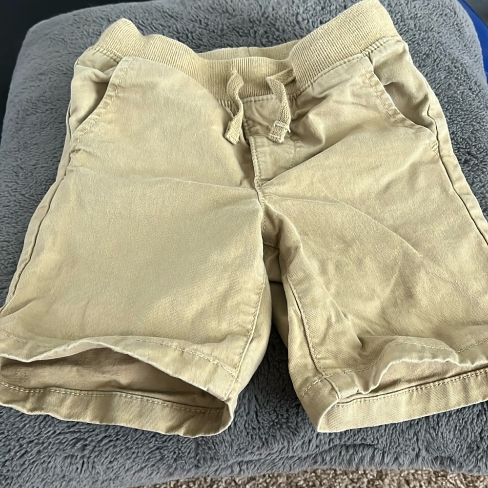 Gap toddler shorts. Khaki. 4 years.